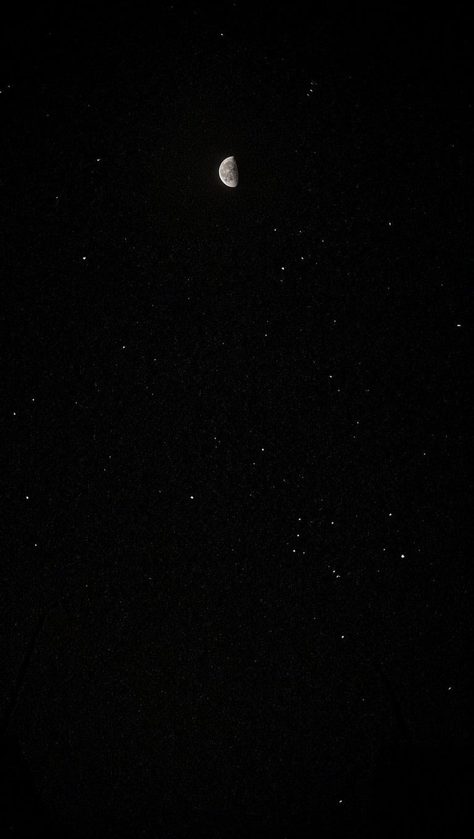 karimsewil's tweet photo. النور قطع من شويه ف مطروح كلها فقلت استغل الفرصه شويه و ابص للسما 🖤🖤🖤
الصياد أوريون منور السما خلاص 
يعني يا مرحب بالشتا والخريف 🖤🖤 https://t.co/v1me9NW4g6
