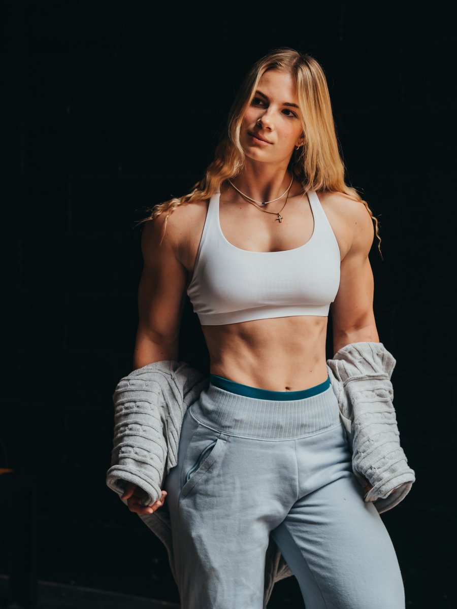 onlymuscular's tweet photo. 19yrs old 🇨🇦 powerlifter.#KaitlynLawson https://t.co/prSn6Vhaf2