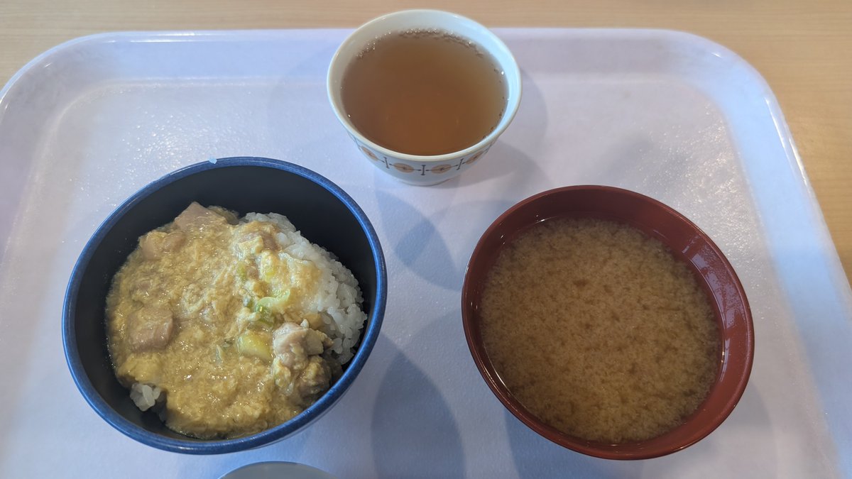 Asher202203's tweet photo. #社食 #ランチ
#奥三河鶏 の #親子丼 ミニ
#味噌汁
511+53 564 #kcal https://t.co/QHOlDkwwK9