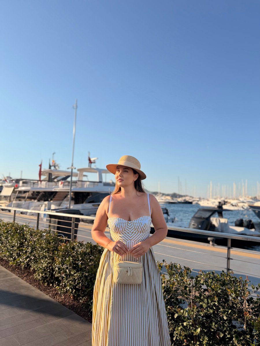 hamdialitellem's tweet photo. Yalıkavak Marina — роскошный отдых у моря: яхты, бутики, рестораны и даже Starbucks с потрясающим видом. Пьешь кофе, смотришь на яхты — красота. https://t.co/b7AJW9e5FO