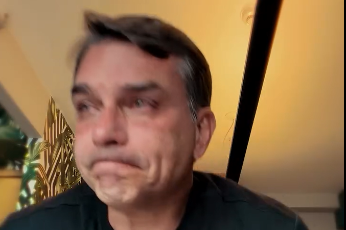 ThiagoResiste's tweet photo. ATENÇÃO!! Bolsonaristas estão NESTE EXATO MOMENTO tentando hackear todas as minhas redes sociais!!

Eles conseguiram uma brecha pra fazer posts no Facebook e no Twitter @plantaobrasil1 mas foram ABATIDOS em menos de 5 minutos!

Porém eles SEGUEM tentando hackear as outras redes!!

BATEU O DESESPERO!!!