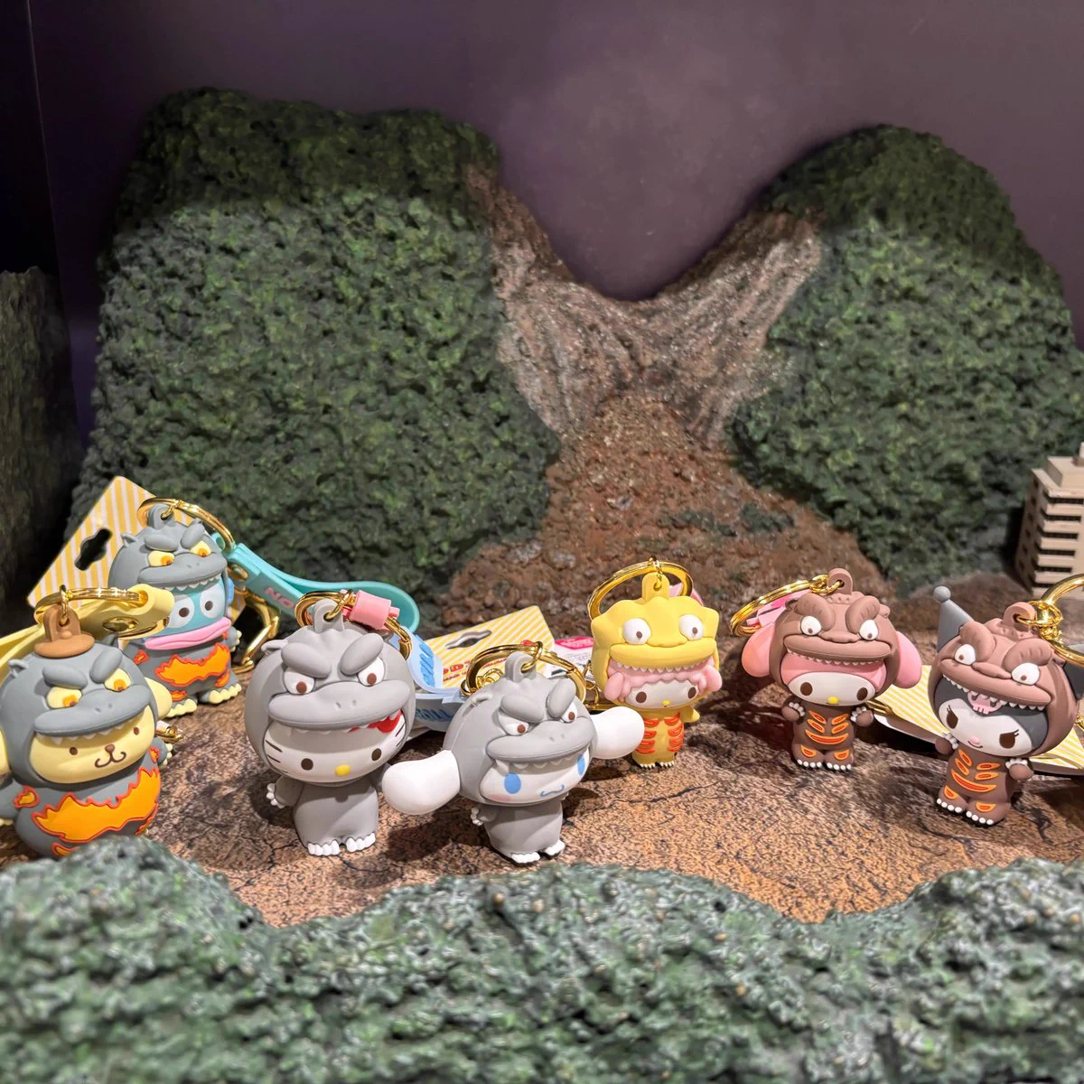 ゴジラ サンリオキャラクターズ ランダムミニソフビマスコット 未開封