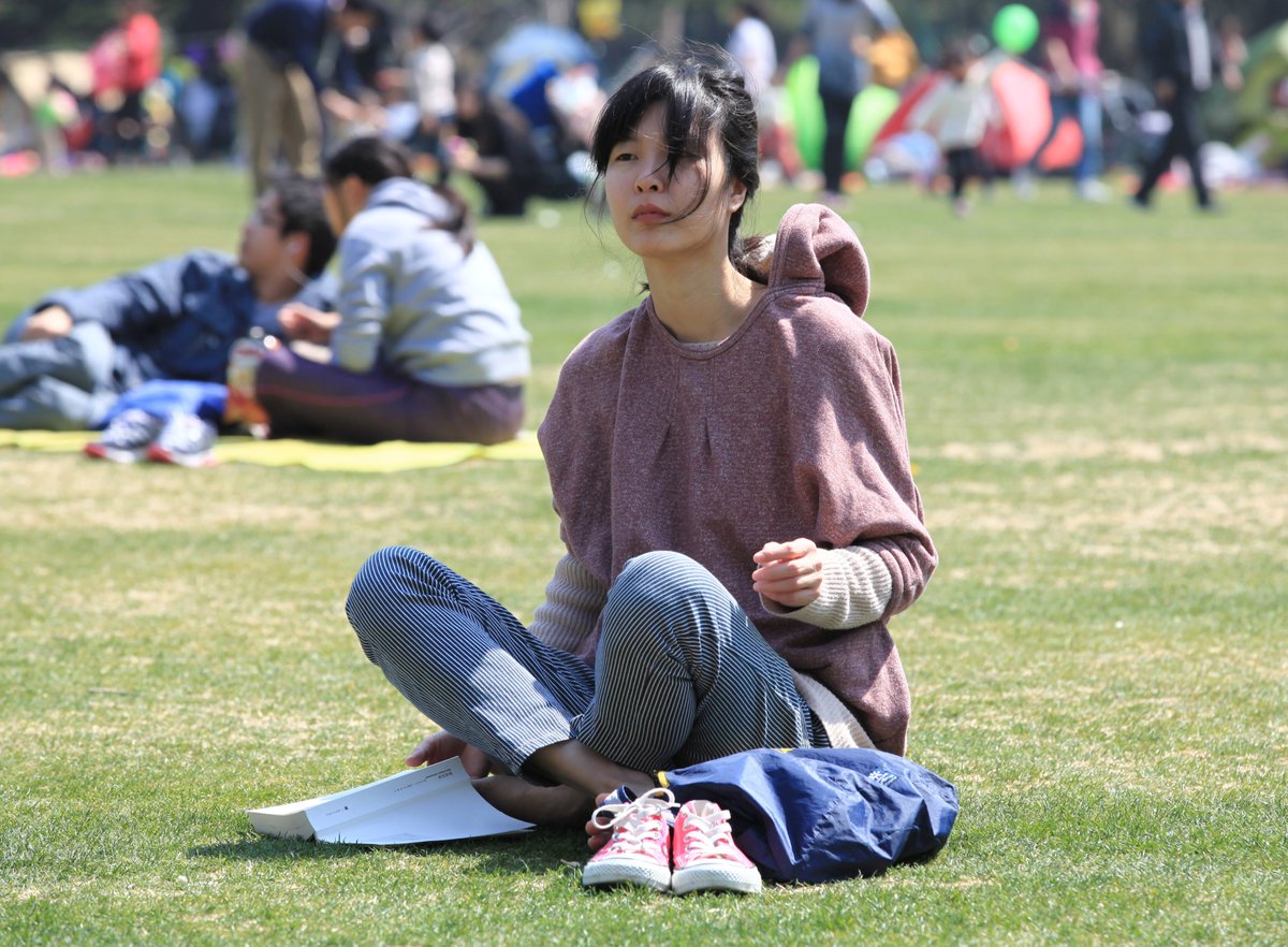 hejipu2's tweet photo. #赤足者 #子林 #裸足 #玉足 #草地 #极品 #特写 #美脚 #脚底 #晾脚 
赤足者大神子林草地公园套图系列已上架
共计1000+套
每张图都是壁纸级精品
地址：https://t.co/BVdn1fzrML https://t.co/gOpUqhOg2f