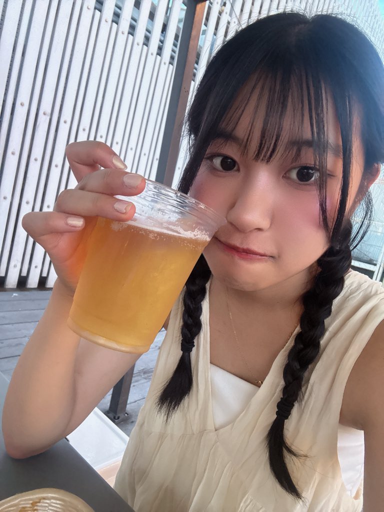 aina_sato_vv's tweet photo. もう9月ですね。朗読劇以外の夏の思い出もあげておきましょうかね。
ビアガーデン行ってきたんですよ〜☺️楽しかった☺️☺️ https://t.co/qOfD3TJsrJ