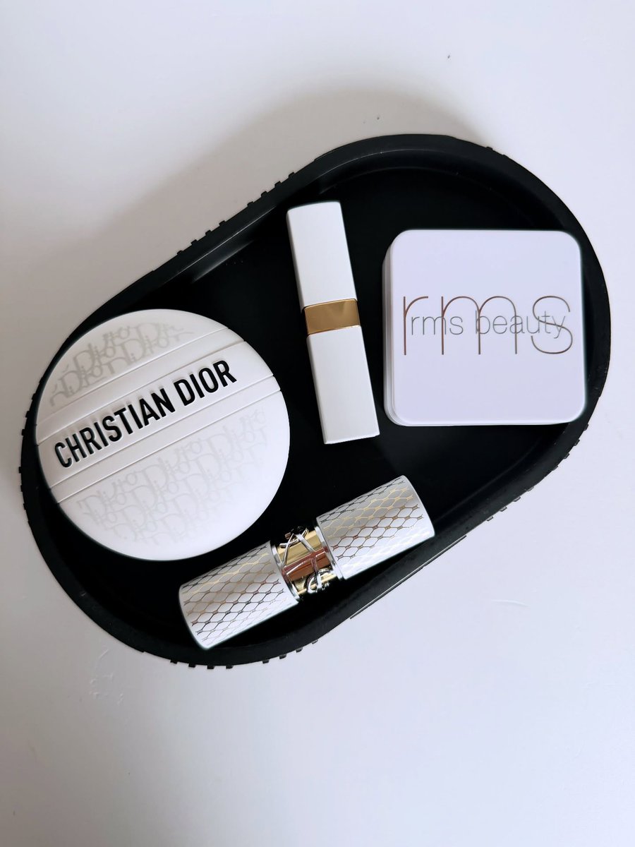 GenaroSeu's tweet photo. Monochrome moments. Which do you prefer: white products or black products? Flatlay featuring Clarins, Chanel, MAC, Westman Atelier, Dior, RMS Beauty and YSL makeup. https://t.co/AZgK0X6tsu