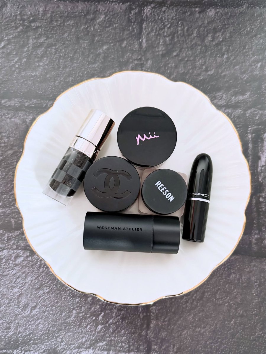 GenaroSeu's tweet photo. Monochrome moments. Which do you prefer: white products or black products? Flatlay featuring Clarins, Chanel, MAC, Westman Atelier, Dior, RMS Beauty and YSL makeup. https://t.co/AZgK0X6tsu