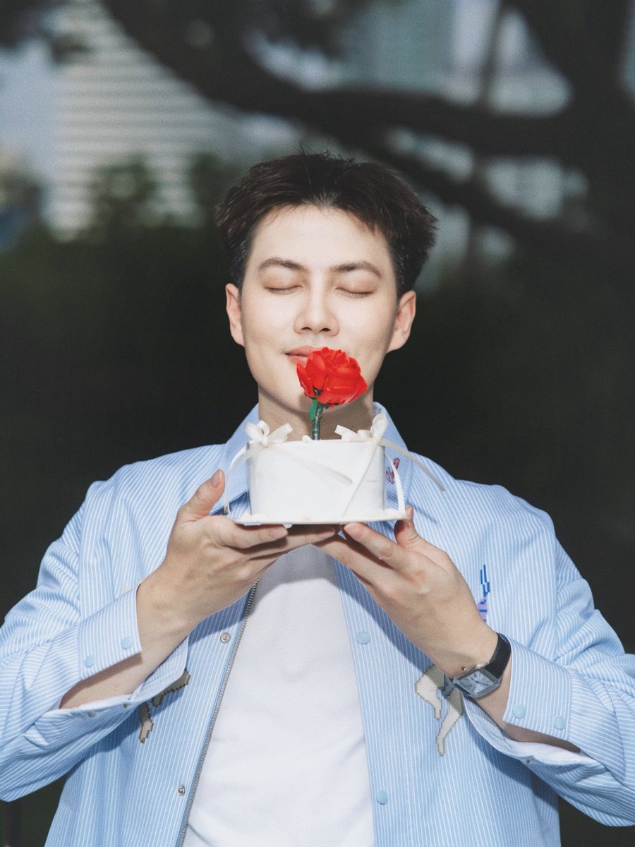 bb_benzalert's tweet photo. Hello, 28! 🎂🤍 So much to be grateful for, and so much to look forward to.

#ALERTbirthday28th https://t.co/2Gfp9HdM7y