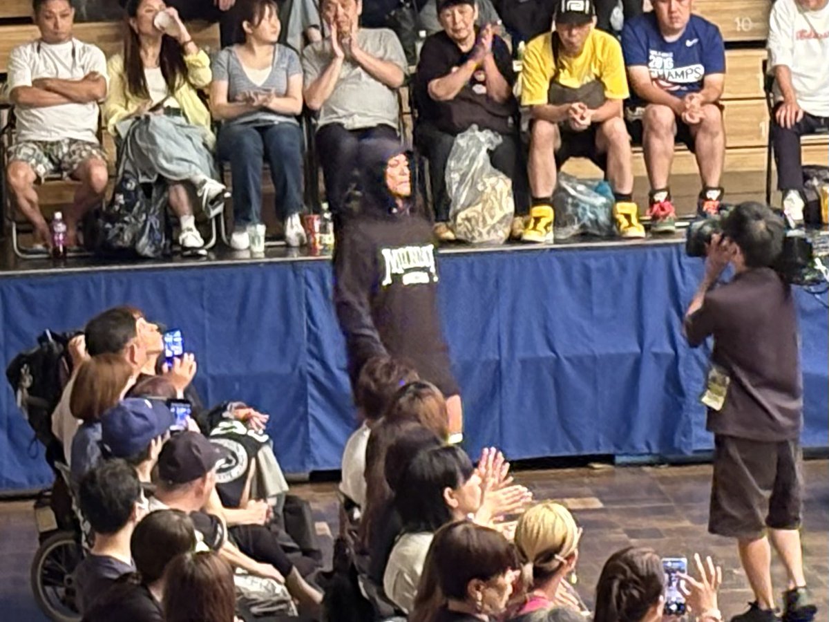 yo_hei613's tweet photo. 門馬さんのドラゲー参戦。
業種は違えど観客の目が止まる
入場、試合運び。そしてマイク。
かっこよかった。
悔しいくらいかっこよかった。
自分もそうでありたい。

#門馬秀貴 #dragongate #後楽園ホール 
#prowrestling #brightness https://t.co/mlLQlkDqy8