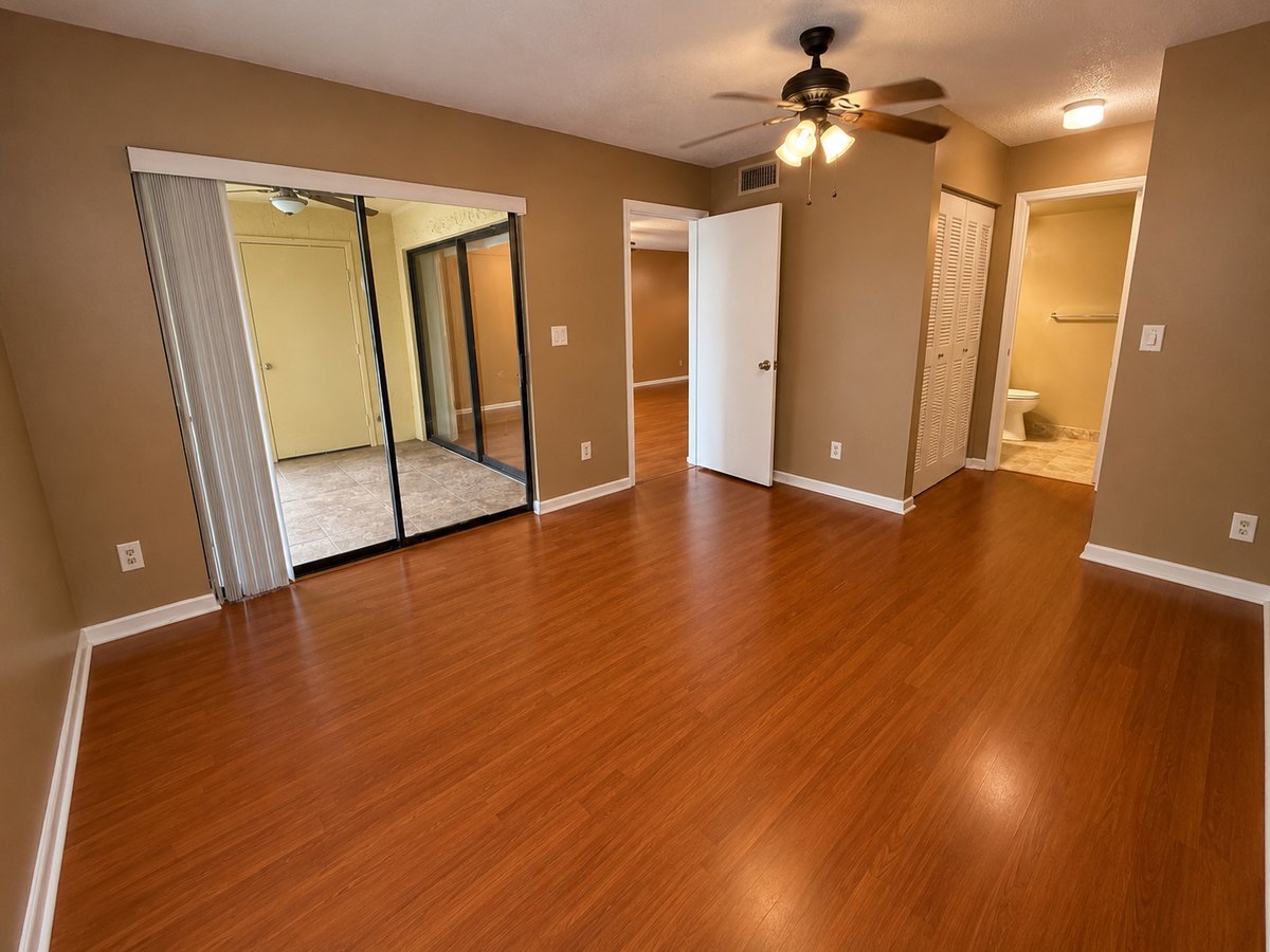 Miami_Agent's tweet photo. 🏡 JUST LISTED | Miramar, FL
$190K | 2BR/2BA | Top Floor
View Listing Link in Bio

✨ Move-in ready
🧺 In-unit W/D
🌴 Balcony + storage
🏊🏾 Pool
💰 Reserves
🔑 Rent immediately-no waiting period

Rentals avg. ~$1,988/mo.
Buyers &amp; investors email me: iconic_behalf0v@icloud.com https://t.co/2SbIqQNe5H