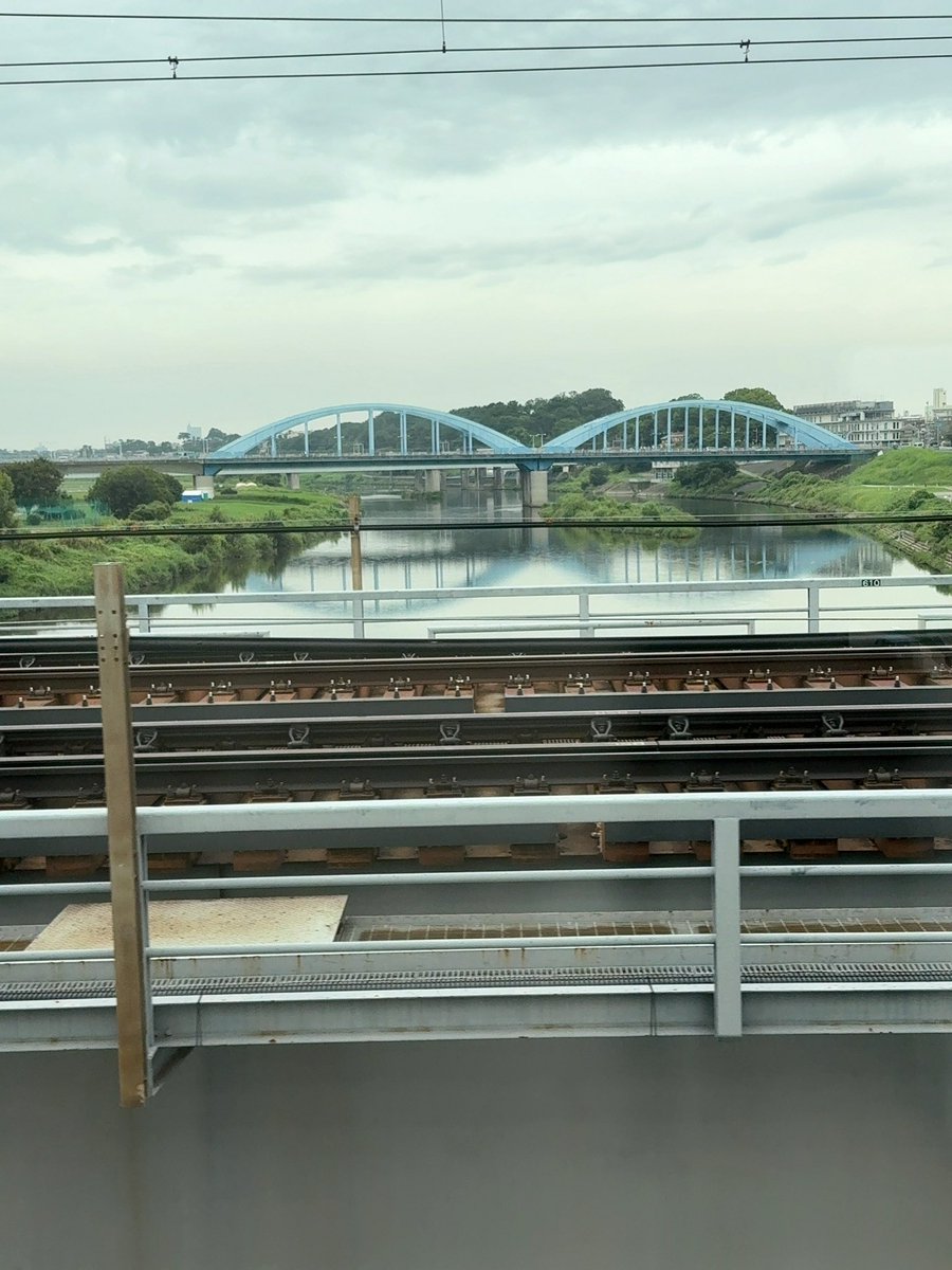zephyr3fk's tweet photo. 今日の多摩川
#多摩川
#東急武蔵小杉駅ー東急多摩川駅
#JR武蔵小杉駅ー西大井駅
#空
#東急目黒線
#総武•横須賀線
#総武•横須賀線快速
#曇り https://t.co/CLGpEzLxRo