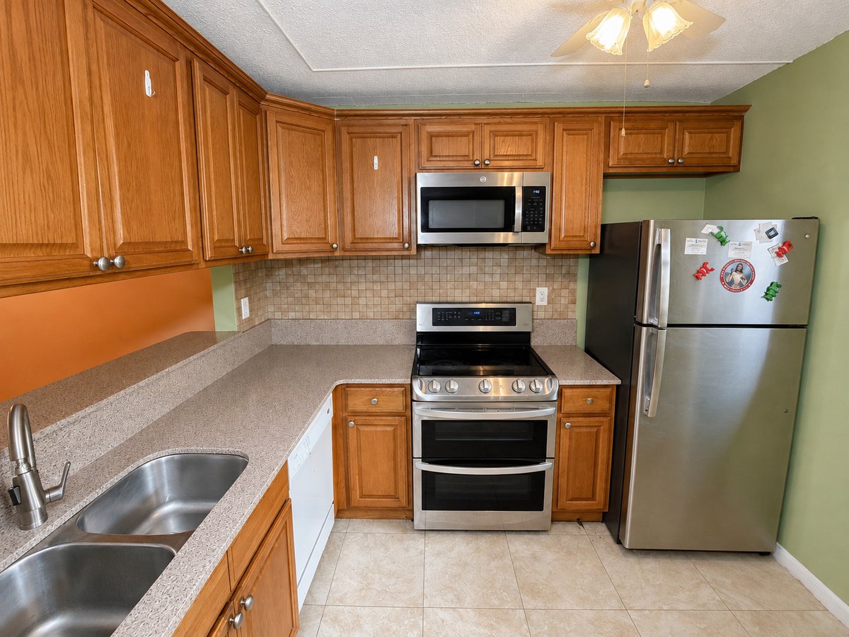 Miami_Agent's tweet photo. 🏡 JUST LISTED | Miramar, FL
$190K | 2BR/2BA | Top Floor
View Listing Link in Bio

✨ Move-in ready
🧺 In-unit W/D
🌴 Balcony + storage
🏊🏾 Pool
💰 Reserves
🔑 Rent immediately-no waiting period

Rentals avg. ~$1,988/mo.
Buyers &amp; investors email me: iconic_behalf0v@icloud.com https://t.co/2SbIqQNe5H