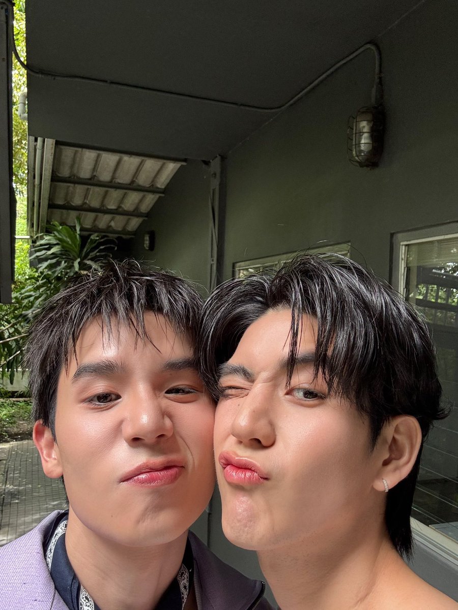 cherry__blank's tweet photo. 지미씨 보고싶다👨🏻‍❤️‍💋‍👨🏻👨🏻‍❤️‍💋‍👨🏻👨🏻‍❤️‍💋‍👨🏻👨🏻‍❤️‍💋‍👨🏻💜🩵~~~~~~~~~~~ (저멀리 태국까지 닿게 존나게 울부짖기) https://t.co/Rs4GLP8ReH