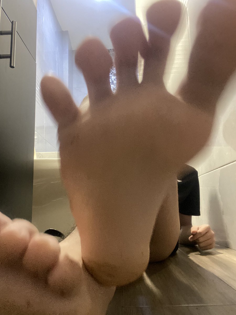 Alex15cmts's tweet photo. Manden dm #feet #feetworshi̇p #femboy #hot #momsonn #feetworshi̇p https://t.co/3PWsKWTscZ
