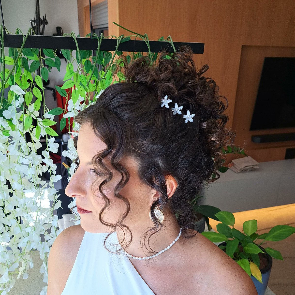 _sairajimenez's tweet photo. Coque despojado para noiva no casamento civil. https://t.co/reanySkCe5