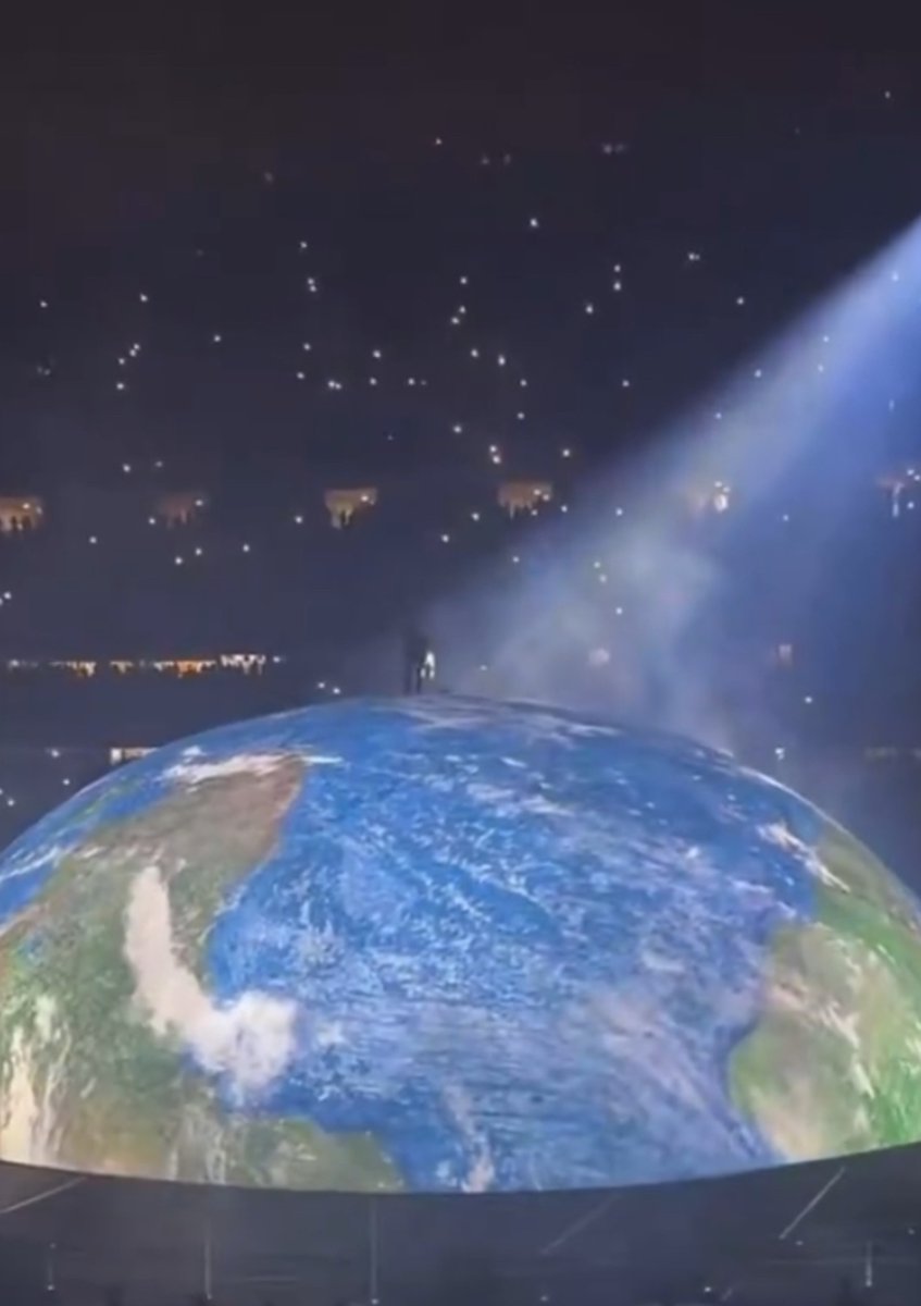 Kurrco's tweet photo. YE

LIVE AT SOLIDER FEILD 🏟️
(NIGHT 1)

FULL SETLIST 📝

▫️ Homecoming 
▫️ Father Stretch My Hands Pt. 1
▫ Can’t Tell Me Nothing 
▫️ N***s In Paris 
▫️ No Church In The Wild
▫️ Off The Grid 
▫️ Praise God
▫️ Black Skinhead
▫️ On Sight
▫️ Blood On The Leaves
▫️ CARNIVAL
▫️ Power 
▫️ Fade
▫️ Love Lockdown
▫️ Bound 2
▫️ I Wonder
▫️ Champion
▫️ Heard ’Em Say
▫️ Say You Will (w/ Andre Troutman) 
▫️ Heartless (w/ Andre Troutman)
▫️ KING
▫️ FATHER
▫️ ALL THE LOVE (w/ Andre Troutman)
▫️ I CAN’T WAIT
▫️ EVERYBODY
▫️ Famous
▫️ Run This Town
▫️ Clique (w/ Big Sean)
▫️ I Don’t F**k With You (w/ Big Sean)
▫️ Mercy (w/ Big Sean & 2 Chainz)
▫️ Birthday Song (w/ 2 Chainz)
▫ KEEP IT BURNING (w/ Future)
▫️ F**k Up Some Commas (w/ Future)
▫️ American Boy
▫️ Good Life
▫️ Overnight Celebrity (w/ Twista)
▫️ Slow Jamz (w/ Twista)
▫️ All Falls Down (cut)
▫️ Jesus Walks
▫️Through The Wire 
▫️Gold Digger 
▫️All of the Lights 
▫️Flashing Lights 
▫️Stronger (w/ Andre Troutman)
▫️Ghost Town 
▫️Runaway