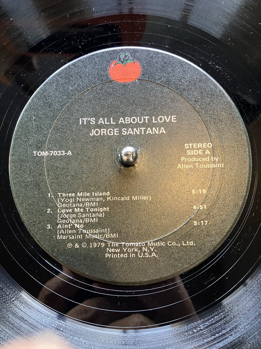 Intersection3rd's tweet photo. 本日の開店作業中のBGMは

Jorge Santana / It's All About Love

です
このアルバムには収録されてませんが
「Darling I Love You」が好きです

本日は良い天気です

棚整理の為にオーディオラック買いました

本日は22時までの営業です

#intersection_oknw
#Jorgesantana 
#musickissa
#vinyl
#naha https://t.co/3ZkEQqJiie