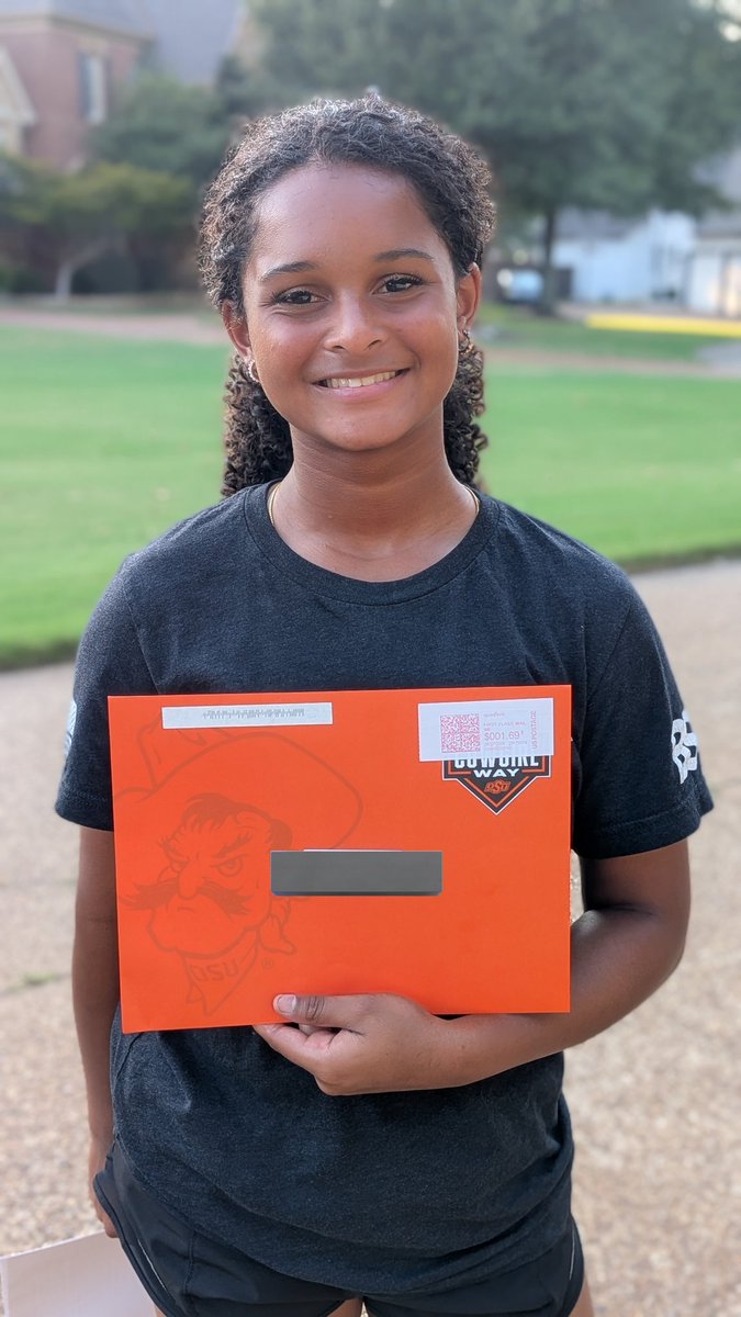 ABethea30's tweet photo. I came back to a pleasant surprise yesterday after a workout, some mail! Thank you @AuburnSoftball and @cowgirlsb. Can't wait to visit soon and learn more about the campuses! Thank you coaches! @KateMalveaux @CoachMalveaux @OSUcoachG @bergy_9 @Coach_Shippy #birminghamthunderbolts #2030