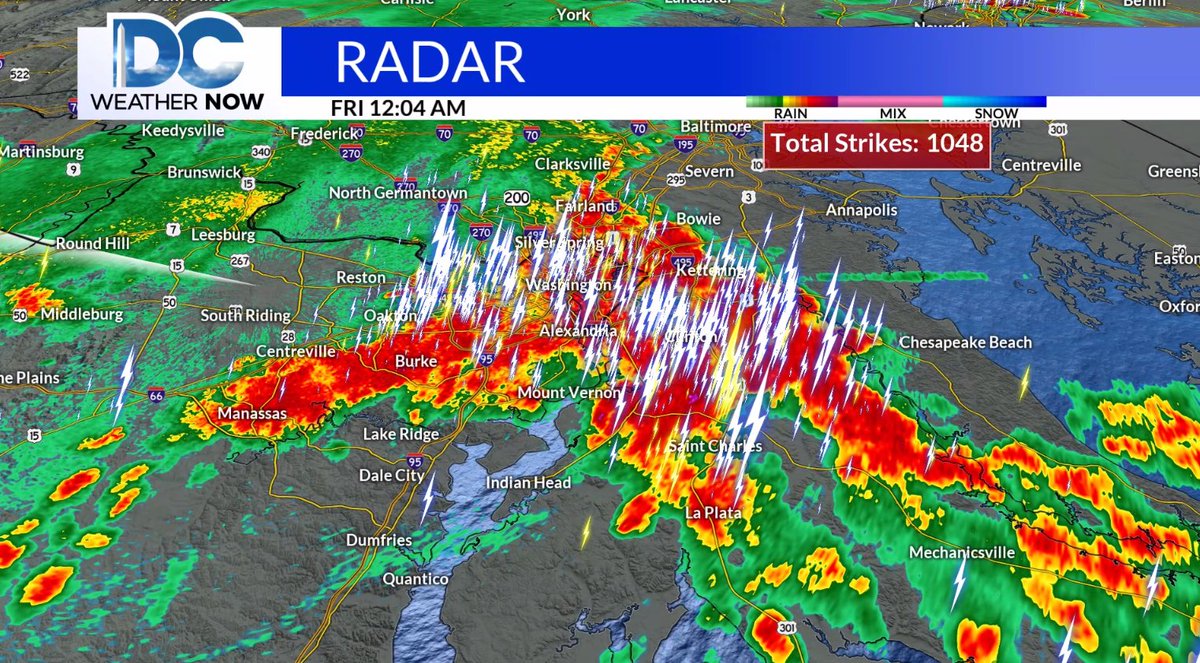 WeatherJackie's tweet photo. 12:05am Friday: Zoomed in on the DC-metro area, over 1000 lightning strikes at the moment. https://t.co/HnUBiHWn40