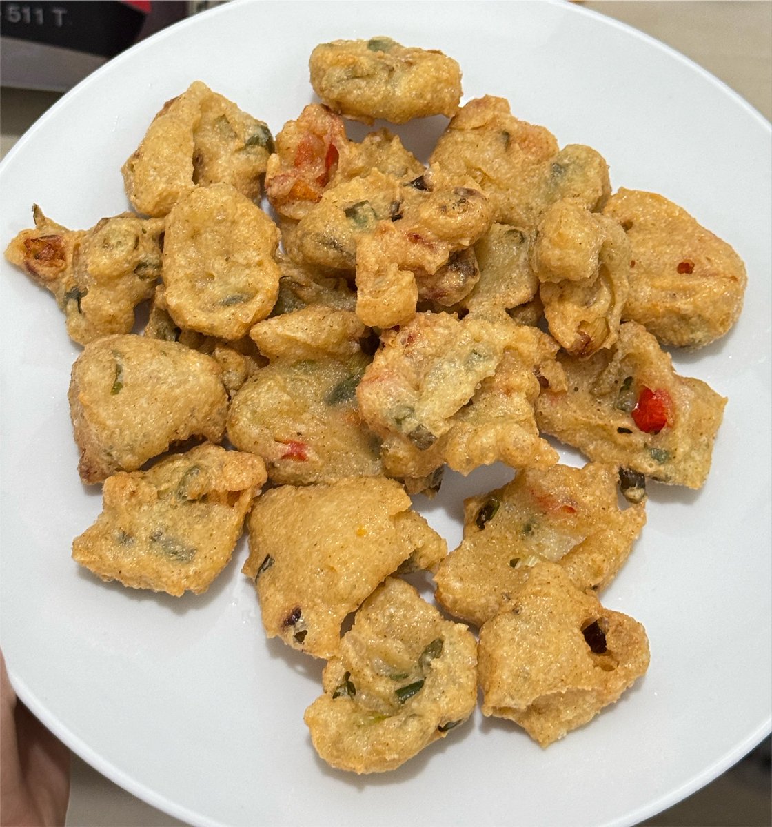 dharedhaaa's tweet photo. batagor sebelum dan sesudah dikasih bumbu kacang🔥 https://t.co/DzHrsoqhxX