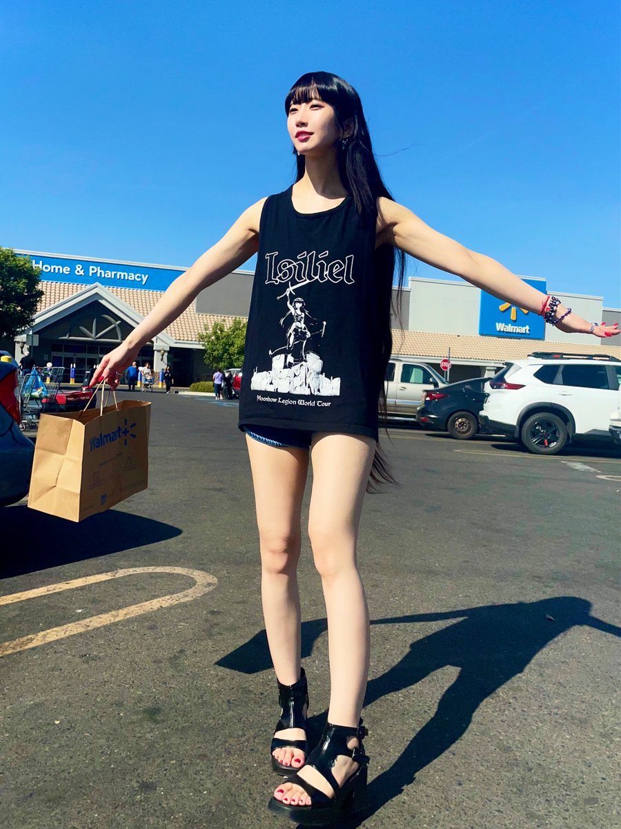 himari_tsuki's tweet photo. where in the world is the japanese goth girl ? https://t.co/2IJB53wrhU