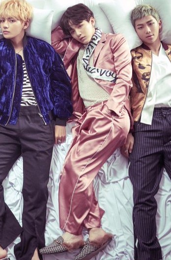 Lu_0ops's tweet photo. Estoy armando mis freebies y me pille a este yoongi sirviendo poto desde hace minimo diez años. Me pareció adecuado postearlo. https://t.co/7w3hcK7Xfr