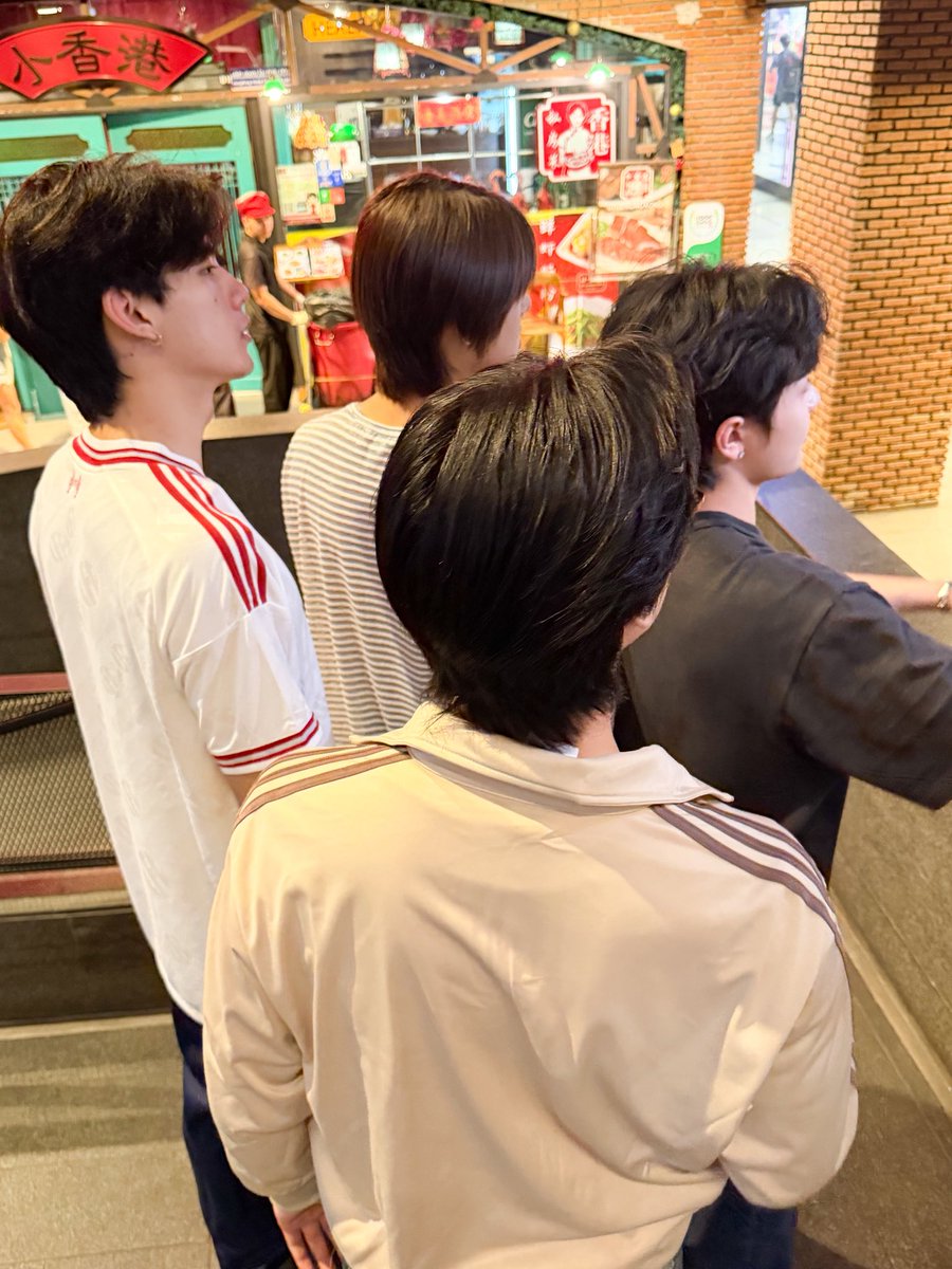 perf29wwa's tweet photo. อ๋อ หลังกล้องเค้าเป็นอย่างงี้ เค

#ท่านโปรดคลื่น #ธีร์เวฟ #theewave https://t.co/yB6TvuWZSc