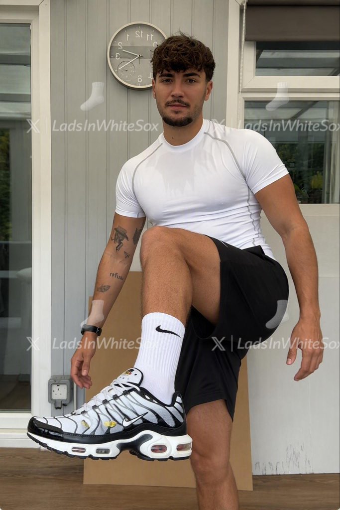 LadsInWhiteSox's tweet photo. #Chav #Scally #Alpha #Tradie #Findom #Sneakers #Trainers #Boots #Nike #Adidas #Vans #Whitesocks #Socks #GaySocks #Gay #GayMan #Man #Men #GayFetish
#SneakerPorn #InstaGay #Dominate #PayPig #Jock #BadBoy #SmellySocks
#SocksFetish #GymTrainers #DirtySocks #SniffMySocks #Kiffeur #Dom https://t.co/v6VGx7hKfn