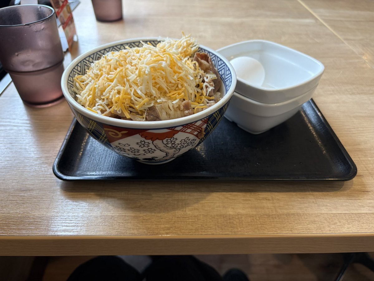 nanase_music's tweet photo. チー牛食べるチー😁 https://t.co/TOqyPwwwOj