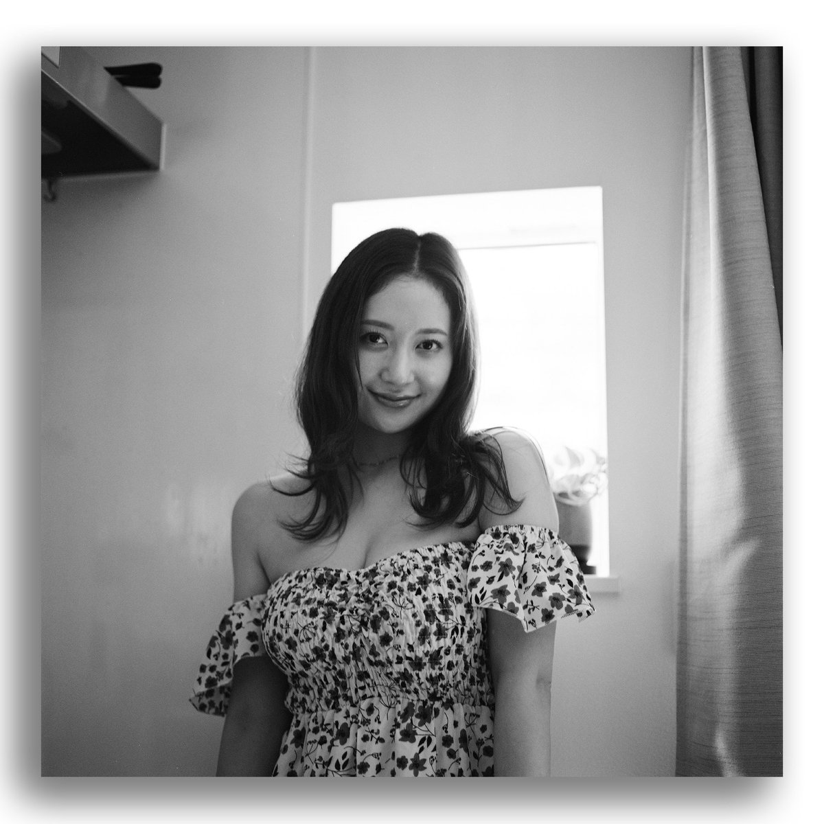 LeoPatriarchXIV's tweet photo. 🖤🩶🤍🩶🖤
model:葉月ゆめ さん @yume_hazuki
📷:HASSELBLAD 503CW
🔍:Carl Zeiss Planar CF 80mm F2.8
🎞️:ILFORD XP2 super 400
#filmportrait
#filmphotography
#analogphotography
#itstimeforfilm
#葉月ゆめ https://t.co/LlNv3bfXMf