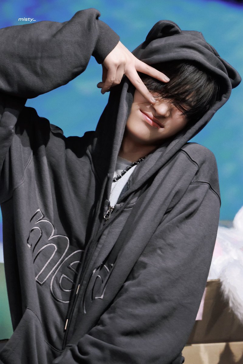 tenderleeleo's tweet photo. I thought this was Leo https://t.co/QOR92jsgSA