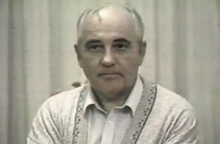 vadim07751823's tweet photo. I sovietici votarono in massa per il mantenimento dell'Urss ma Gorbaciov, l'uomo prima amato e poi abbandonato dell'occidente si era già venduto agli Usa commettendo i 2 più grandi disastri della storia!
1) fine dell'URSS 
2) unificazione Germania,che pagheremo amaramente https://t.co/l7cRAAkmiN
