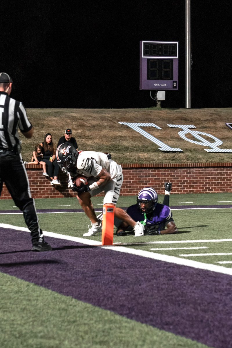 ECUTigersFB's tweet photo. #20 goes down! Season opener won 🐅🔥

#TheChase https://t.co/dCCPqusTMD