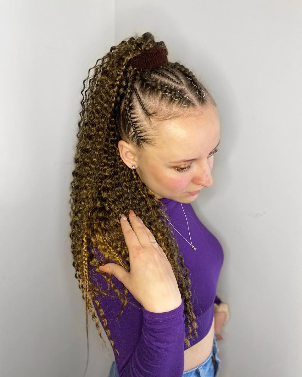 ShizukoMuinos's tweet photo. Braided ponytail with curls. The curls are synthetic hair, while the natural hair is braided into plaits. https://t.co/pHbD0e6vZu