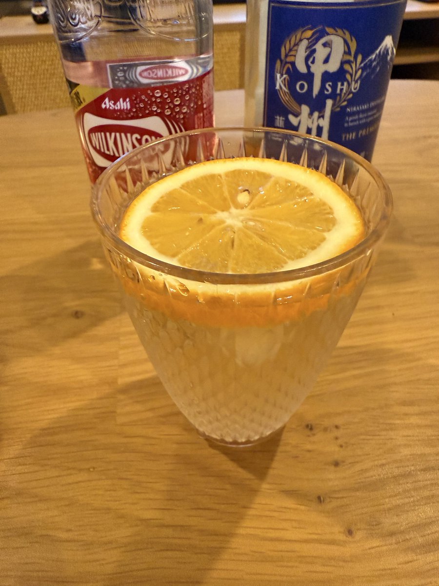mayacowatabe2's tweet photo. オレンジに見えるけど、これレモンです🍋
ハイボールに入れてみました😊 https://t.co/hV5Ve9zeZu