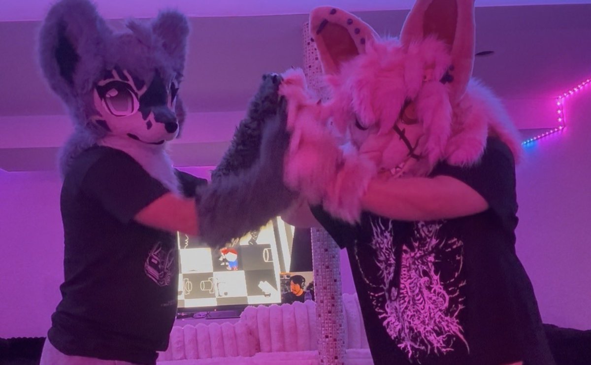 FerretLuvv's tweet photo. Some extras of us as well LMAO https://t.co/C4WJ2B0ThV