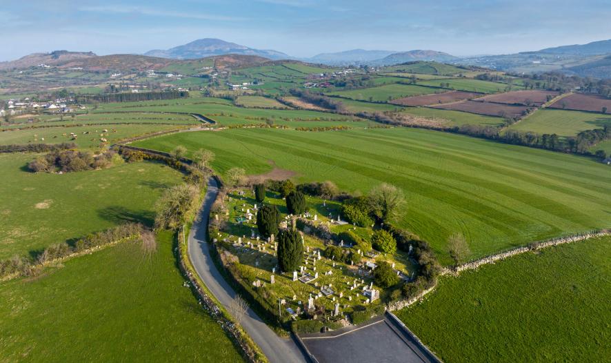 lorraineelizab6's tweet photo. 4 Sept: St Sárbile. Female saint of Fochart Muirthemne/#Faughart #Louth. Founded by St Moninne. Predates association of site with St Brigit; arose from confusion of Fochairt (Faughart) with Fothairt (Brigit's people). Has round tower base. 🪦Burial site of Edward Bruce (d. 1318). https://t.co/5bcyp6RboN