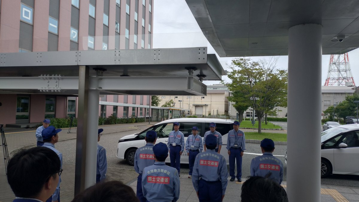 mlit_gatamichi's tweet photo. #令和8年8月27日からの大雨 による災害支援のため、#TECFORCE（緊急災害対策派遣隊）として道路被災状況調査隊を富山県氷見市へ派遣しました。

被災地の一日も早い復旧に向け、全力で取り組みます。

#国土交通省 #北陸地方整備局 https://t.co/9Rvjpx4Gph