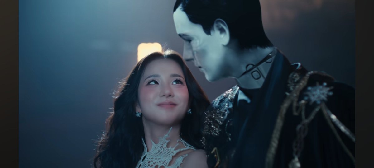 AISAlovesLISA's tweet photo. If Jisoo looked at me like this I'm genuinely killing myself on the spot. https://t.co/bdzWuYXsTb