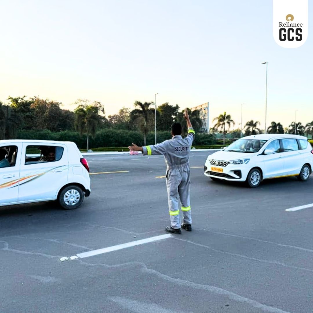 RelianceGCS's tweet photo. The movement never stops.  

Neither does our team.  

At #RelianceGCS, continuous monitoring across
entry points, transit lanes, and checkpoints helps
maintain secure and efficient operations at scale.

Team #RelianceGCS
Pushing limits.
Redefining boundaries.  

@ril_updates https://t.co/ctTHKnFJ11