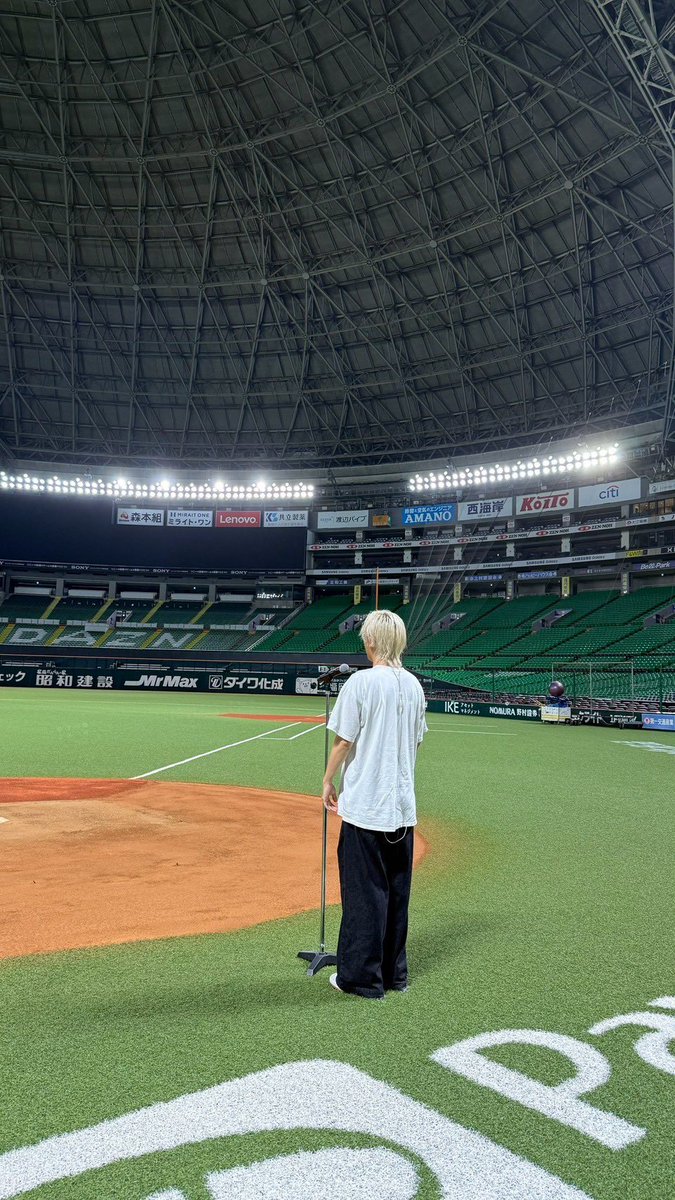 tatsumi_yuto's tweet photo. 大切な一戦に国歌独唱を務めさせていただけること。
本当に光栄に思います！

さっき、リハしてきました！
ここから見る景色は圧巻でした🥹

心を込めて精一杯歌わせていただきます！

そして、精一杯応援します！ https://t.co/dXqR0zBzl7