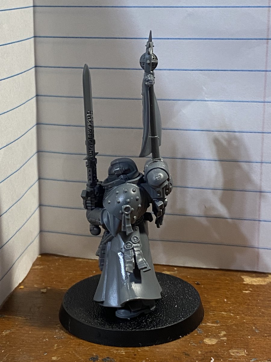 randomguy222516's tweet photo. Had a really scary nightmare during my mid-day nap that convinced me to just pivot to a black templars successor chapter instead of picking up a whole different game. here's an unpainted Emperor's champion. https://t.co/g89jdAlxss