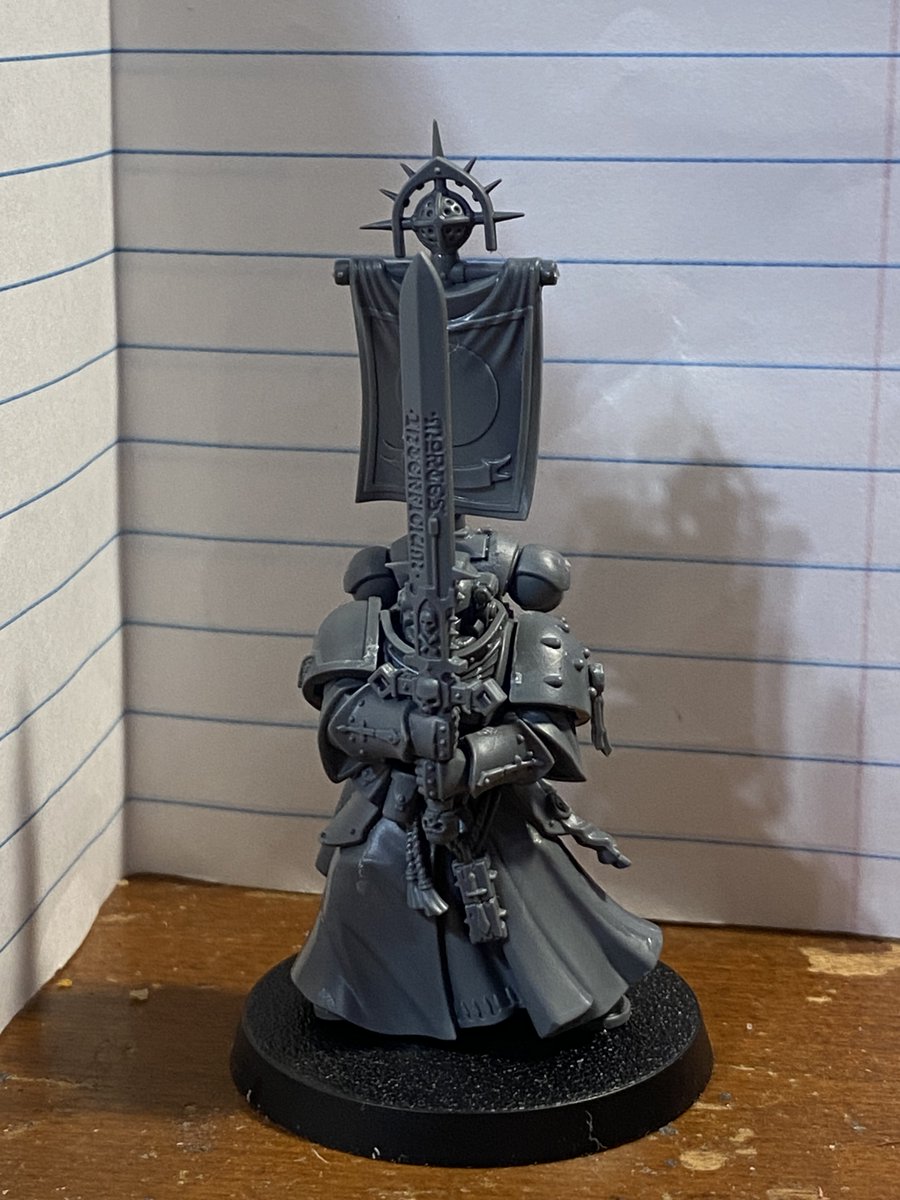 randomguy222516's tweet photo. Had a really scary nightmare during my mid-day nap that convinced me to just pivot to a black templars successor chapter instead of picking up a whole different game. here's an unpainted Emperor's champion. https://t.co/g89jdAlxss