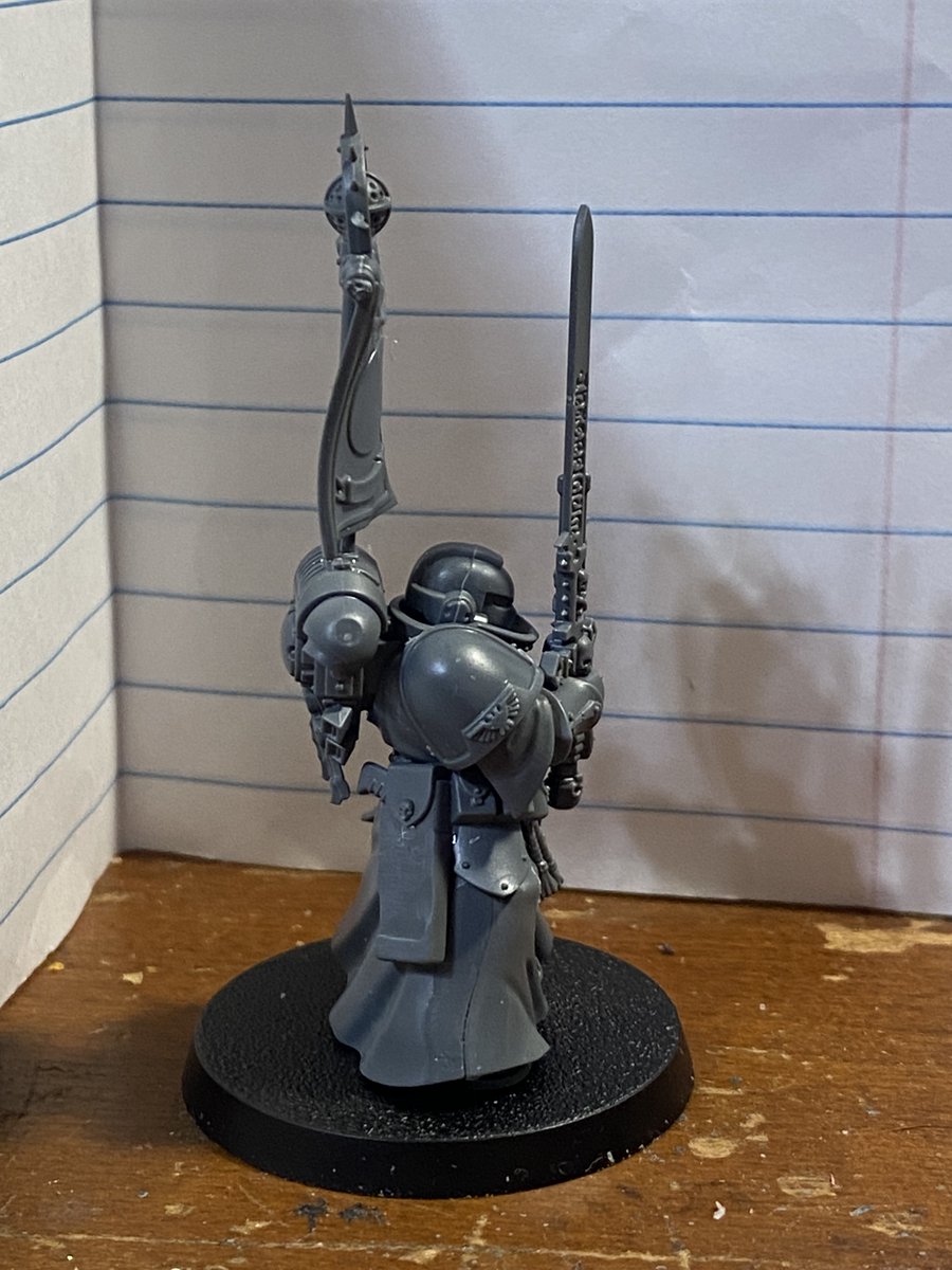 randomguy222516's tweet photo. Had a really scary nightmare during my mid-day nap that convinced me to just pivot to a black templars successor chapter instead of picking up a whole different game. here's an unpainted Emperor's champion. https://t.co/g89jdAlxss
