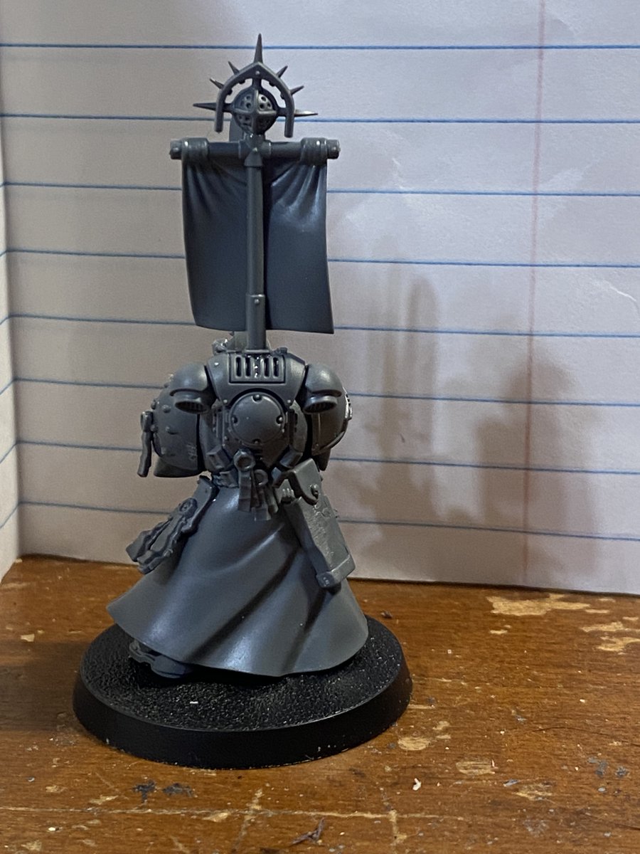 randomguy222516's tweet photo. Had a really scary nightmare during my mid-day nap that convinced me to just pivot to a black templars successor chapter instead of picking up a whole different game. here's an unpainted Emperor's champion. https://t.co/g89jdAlxss