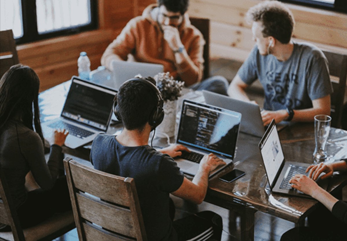 frihaayoub1's tweet photo. [Exciting news! Our coding club’s beginner workshop kicks off this Saturday at 2PM, no experience needed—come build your first simple app with us! RSVP via link in bio.] https://t.co/2SpPC8I7j7
