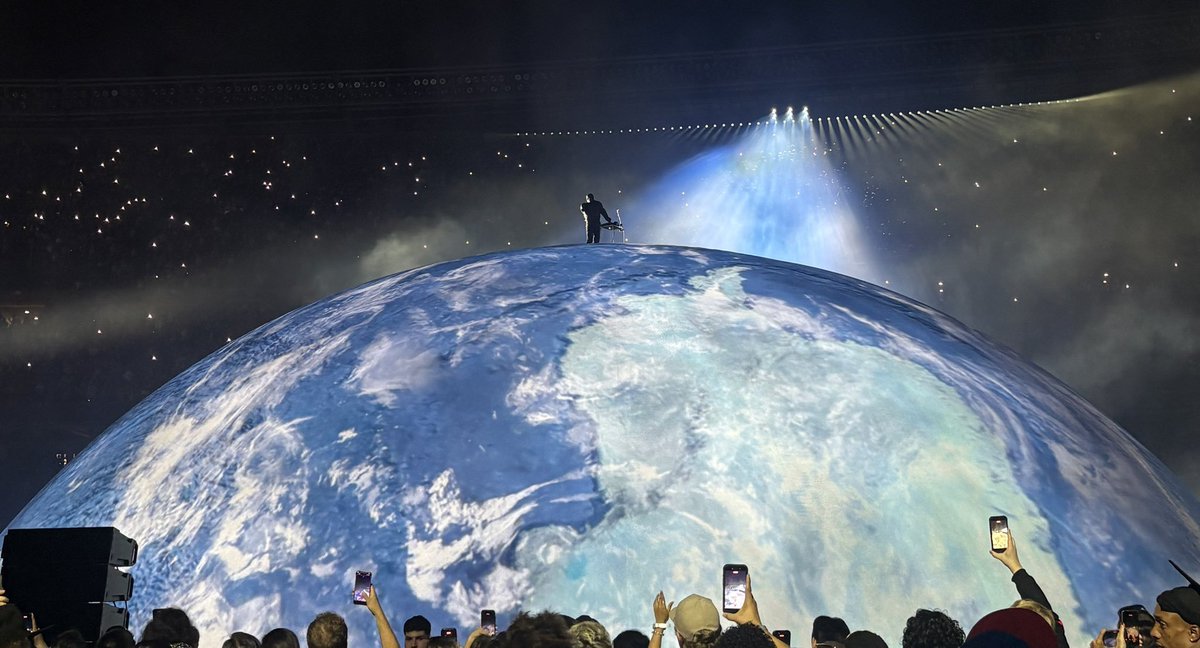 YeUpdatesAR's tweet photo. Can we talk about the special guests at Ye's Chicago show tonight?
2 Chainz
Big Sean
Future
Twista

Unbelievable lineup 🤯🔥 https://t.co/H8VEdbl5LQ