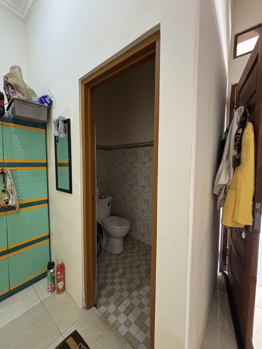 cWi0oy's tweet photo. kaaa aku mau oper kamar kost ku untuk 2 bulan kedepann karena KKNN, hmu ya kalau tertarik https://t.co/8VYYWoojyL