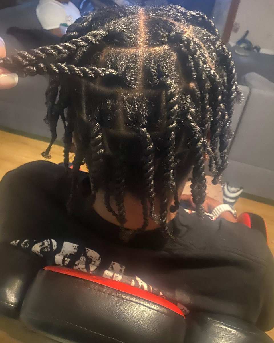 CheyenneApujmi's tweet photo. Men’s two-strand twists on natural hair. Clean, defined, and versatile. https://t.co/Z3sF3UGdqt