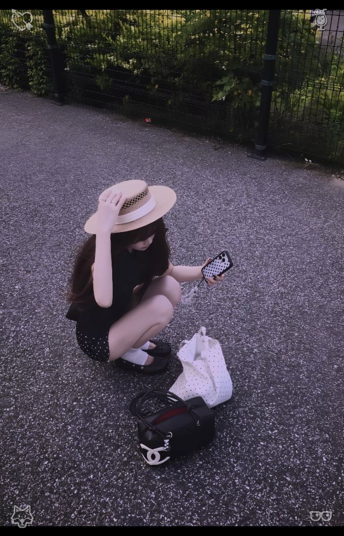 FefysFernando's tweet photo. A fully charged phone. When worry starts to weigh on your thoughts, act on one small thing right away. Taking concrete action cuts through overthinking much more effectively than getting stuck in endless, pointless self-doubt. https://t.co/OSPGYs87Zc