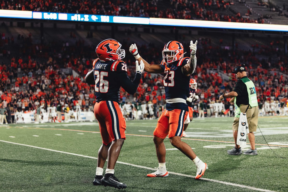 B1Gfootball's tweet photo. A 42-23 @IlliniFootball Week 1 W is in the books 📚 https://t.co/nzM3YYHnEb